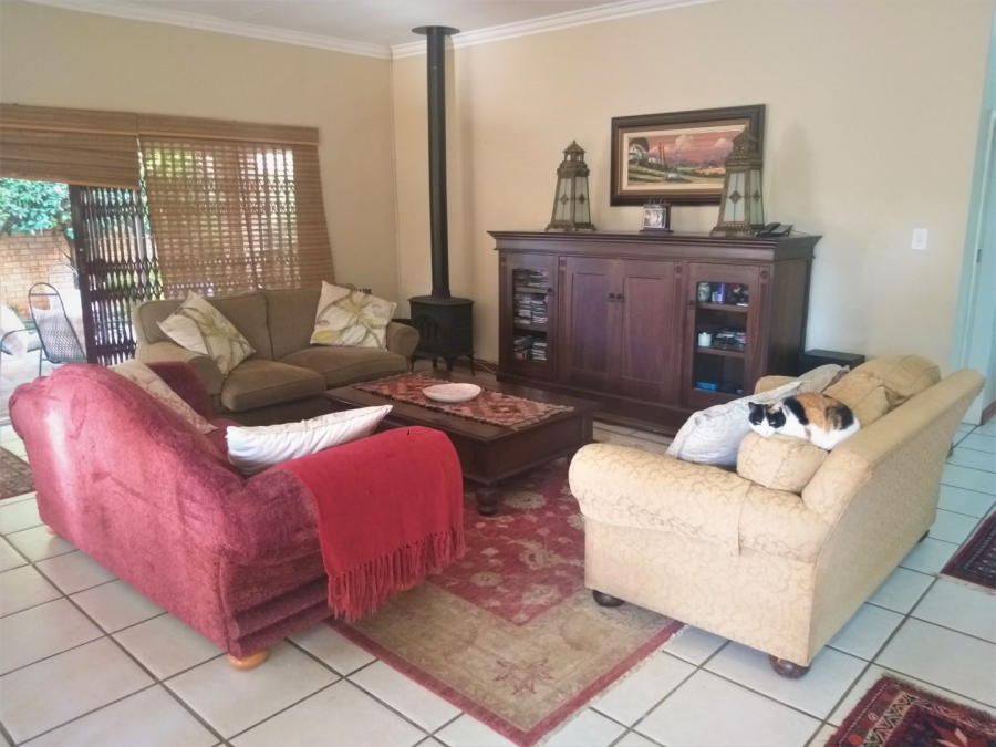 To Let 4 Bedroom Property for Rent in Van Der Hoff Park North West